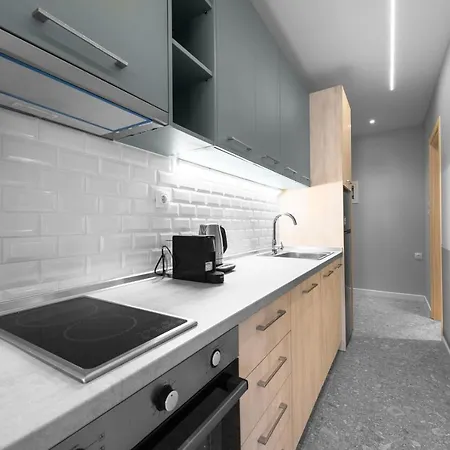 New Yorker, Nilie Hospitality Mgmt Apartment *