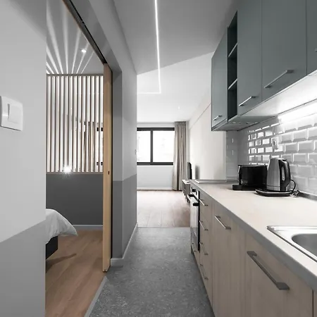 New Yorker, Nilie Hospitality Mgmt Apartment